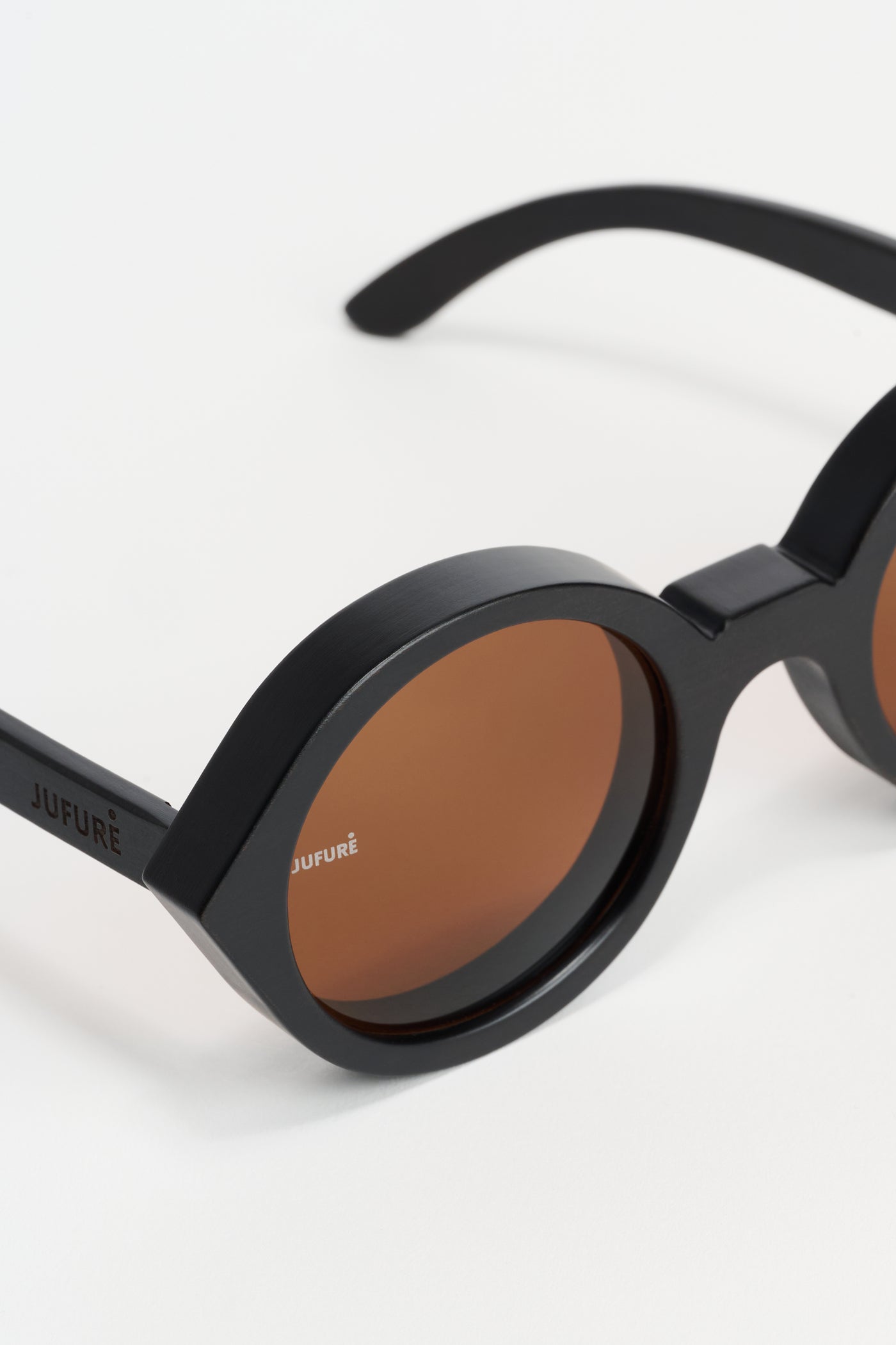 Nyakalaso | Brown Lens