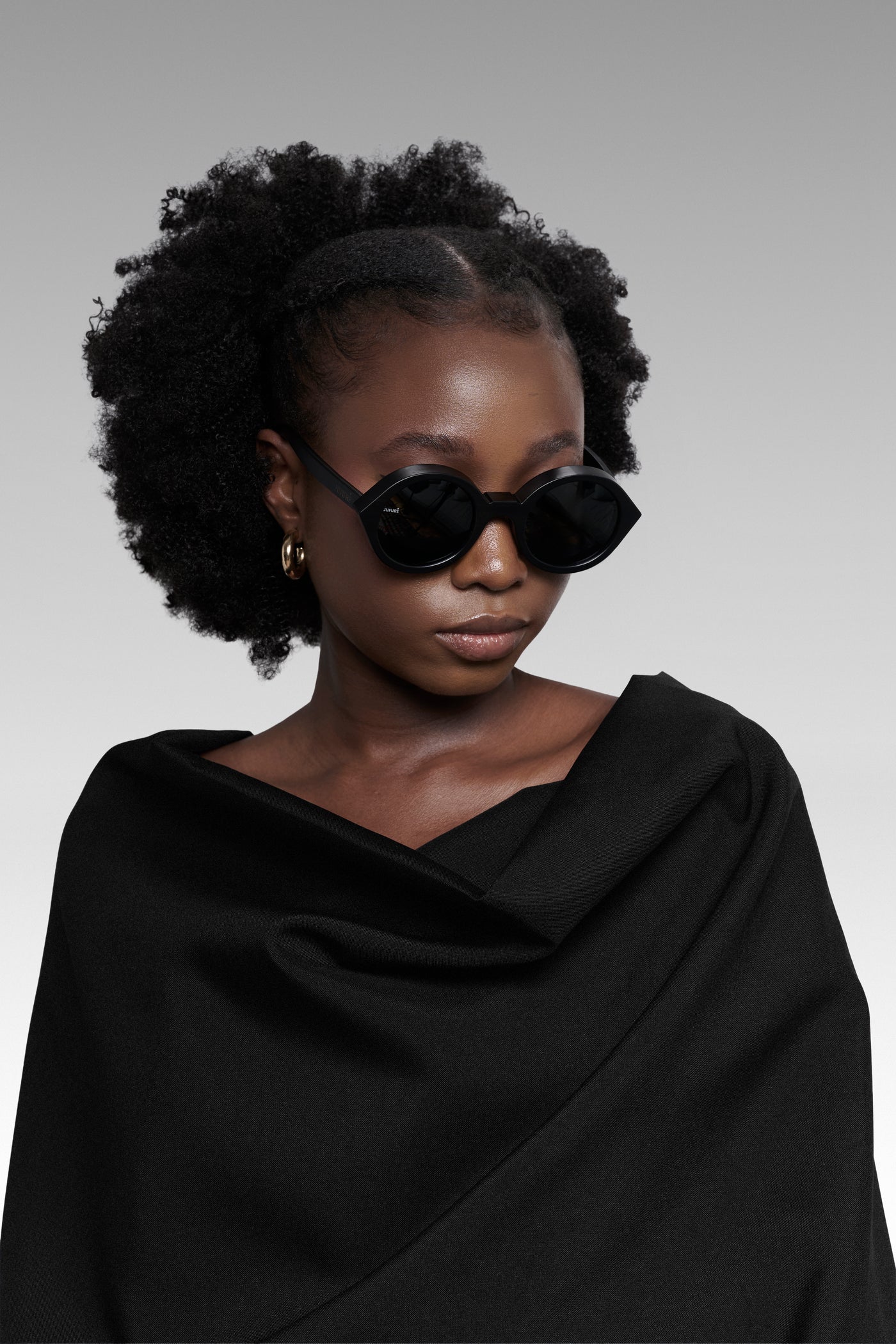 Nyakalaso | Black Lens
